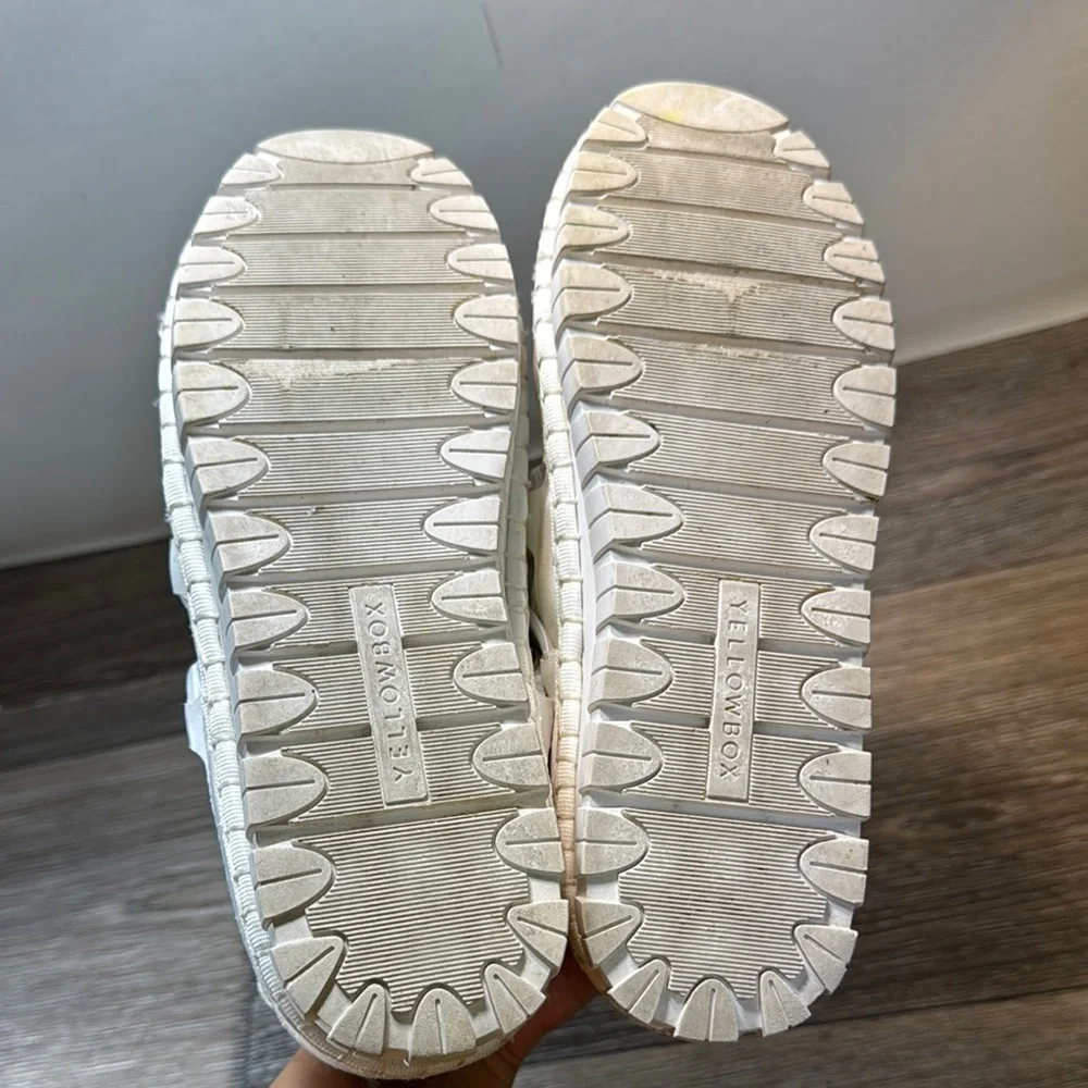 Yellow box White sneakers Shoes woman’s 8.5 (s6)